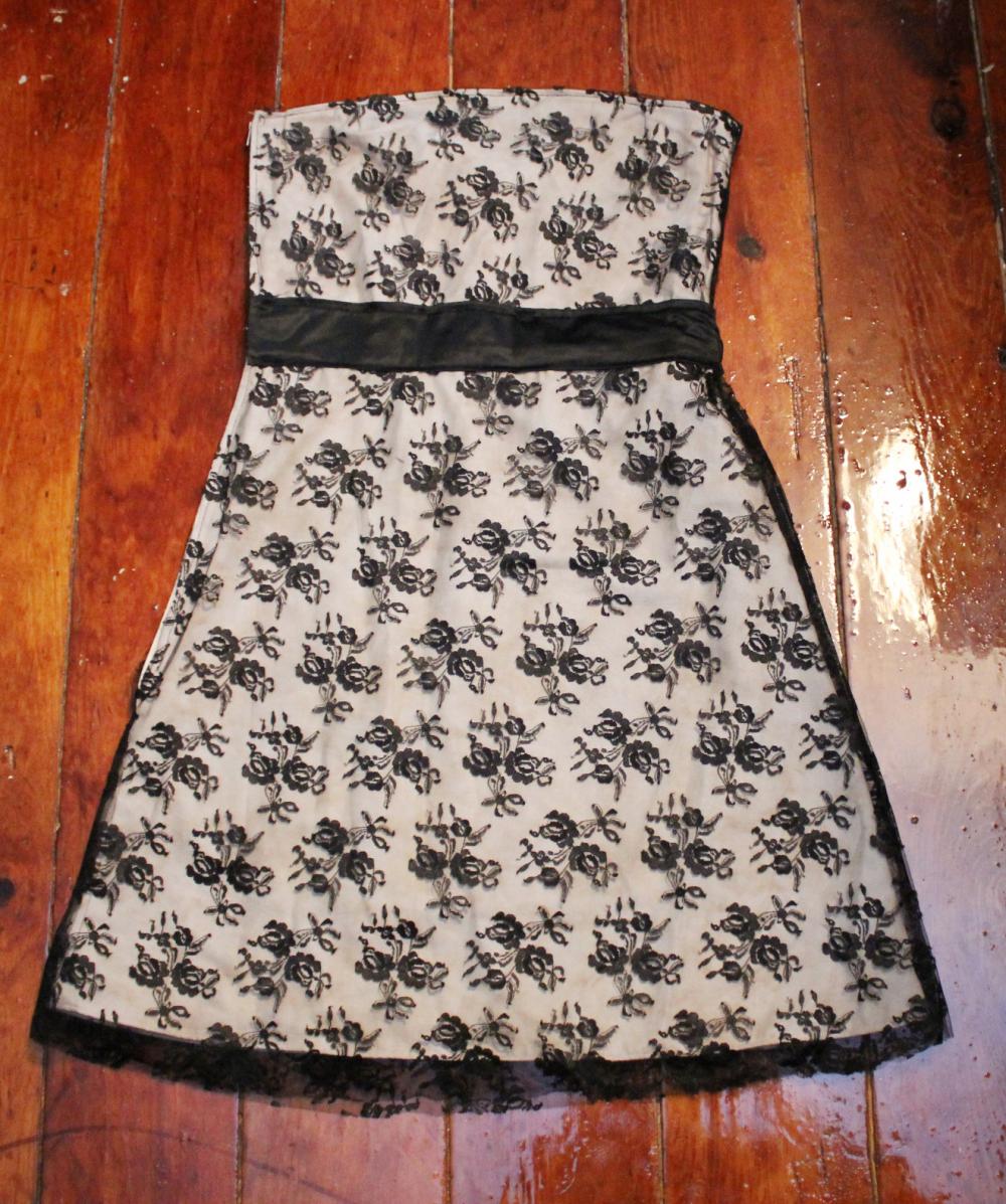 Cute Cream And Black Lace Strapless Dress With Black Satin Waist Belt And Side Zipper Size Small S